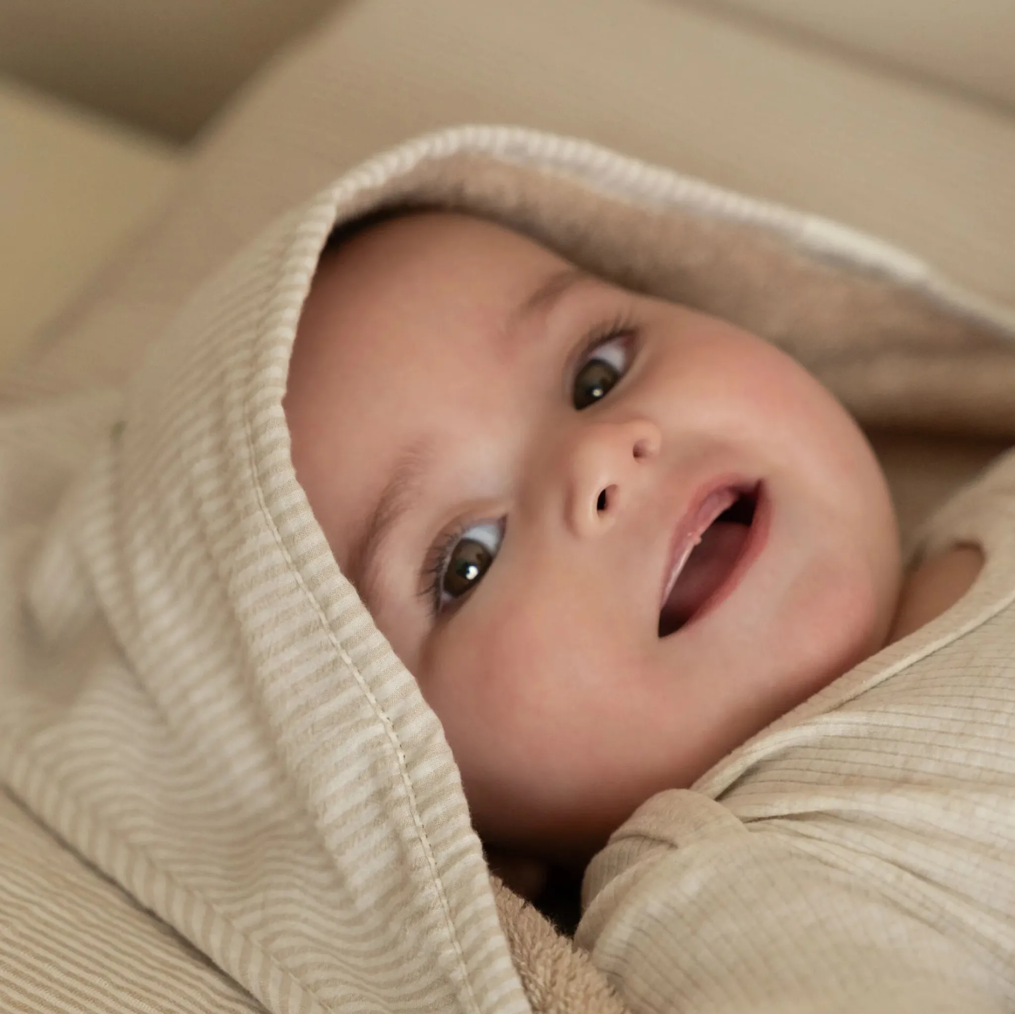 Little Dutch Bath cape - Beige - 75 x 75 - Newborn Naturals - Baby Bunny Outlet