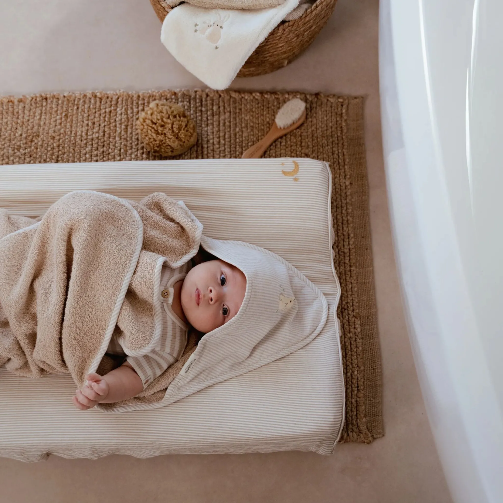 Little Dutch Bath cape - Beige - 75 x 75 - Newborn Naturals - Baby Bunny Outlet