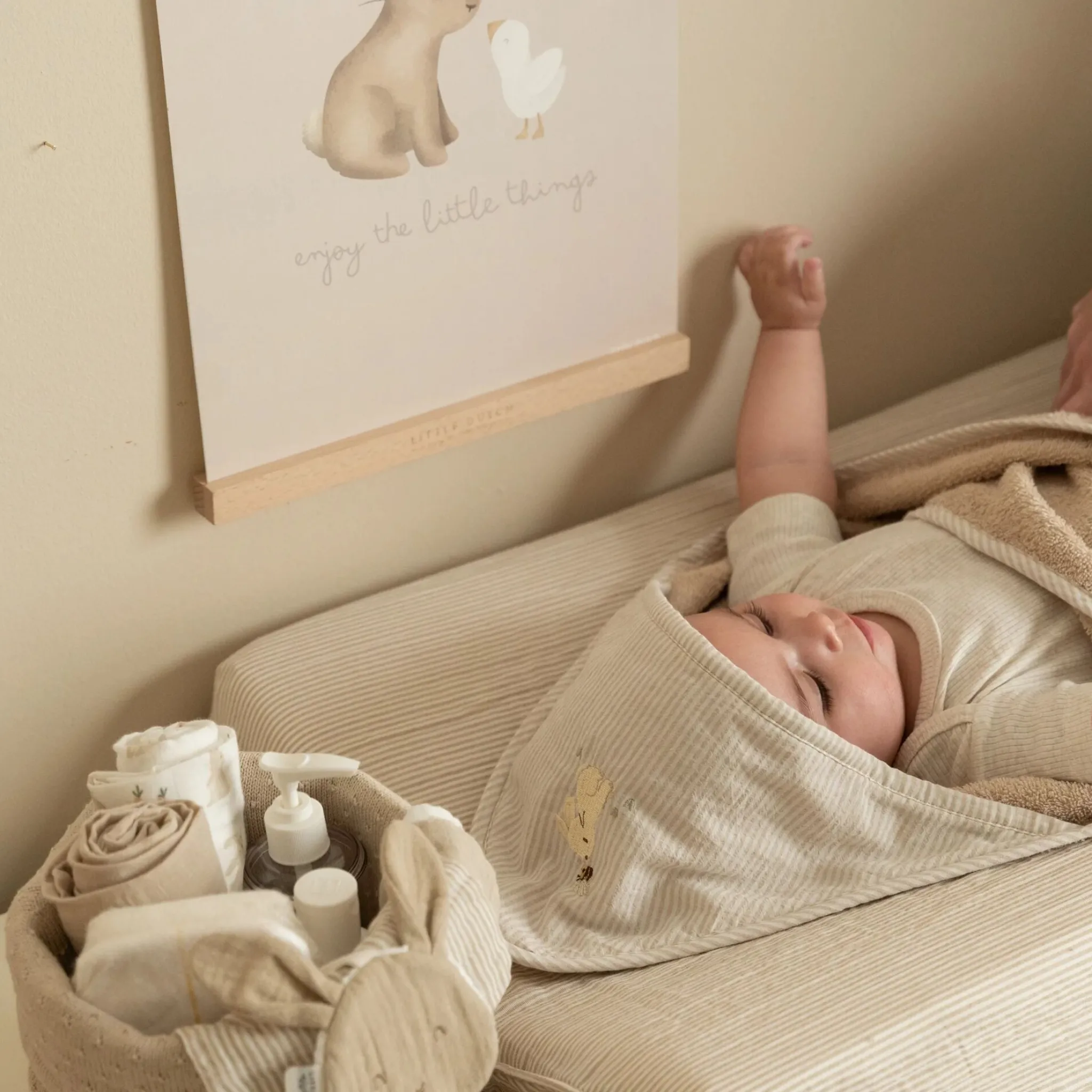 Little Dutch Bath cape - Beige - 75 x 75 - Newborn Naturals - Baby Bunny Outlet