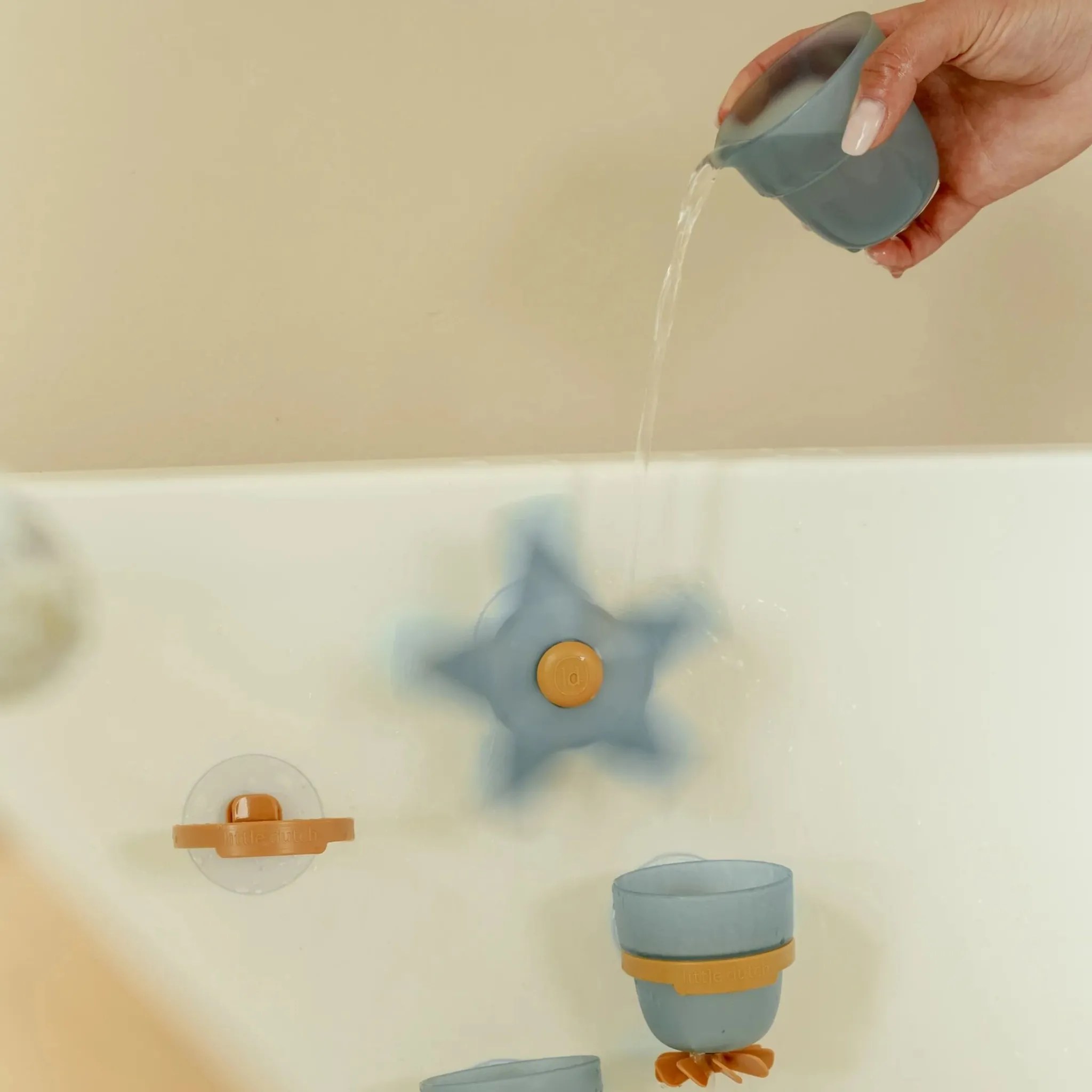 Little Dutch Bath wall cups - blue - Essentials Hot