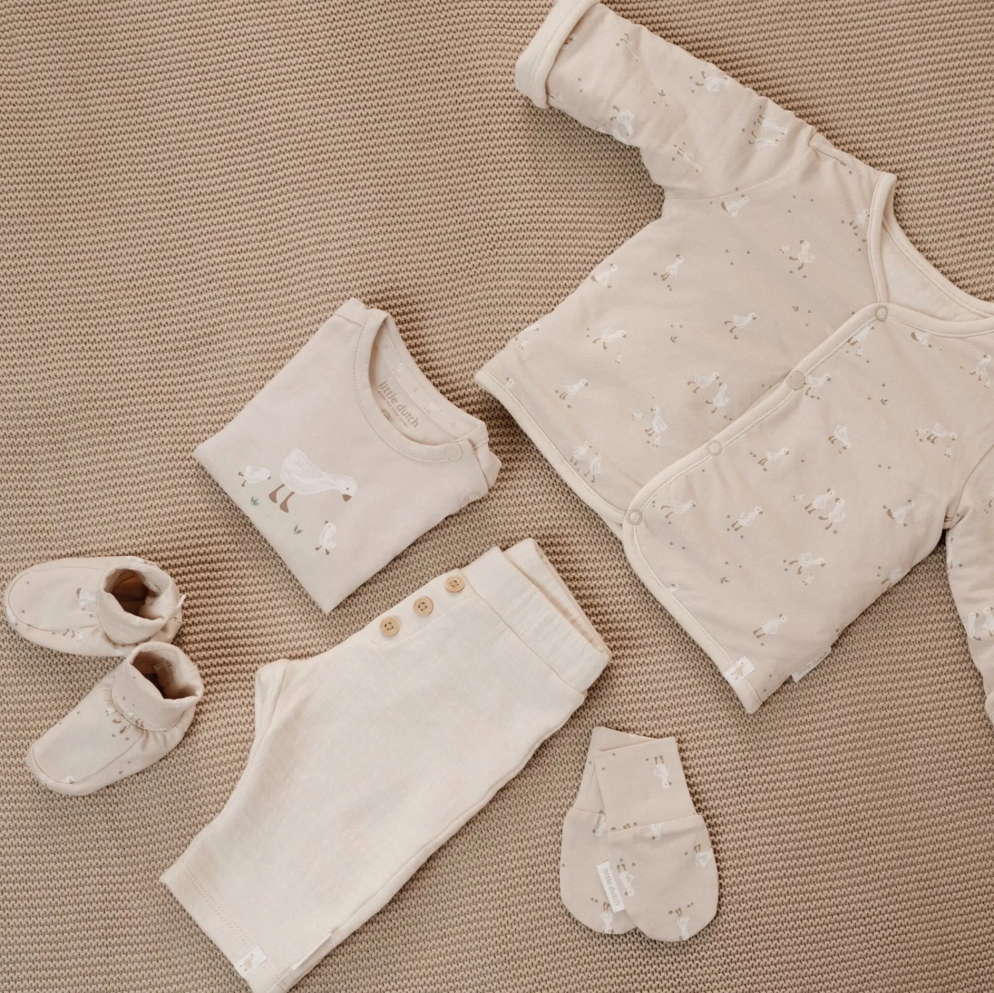 Little Dutch Crab mittens - Beige - Size one size - Newborn Naturals - Little Goose Outlet