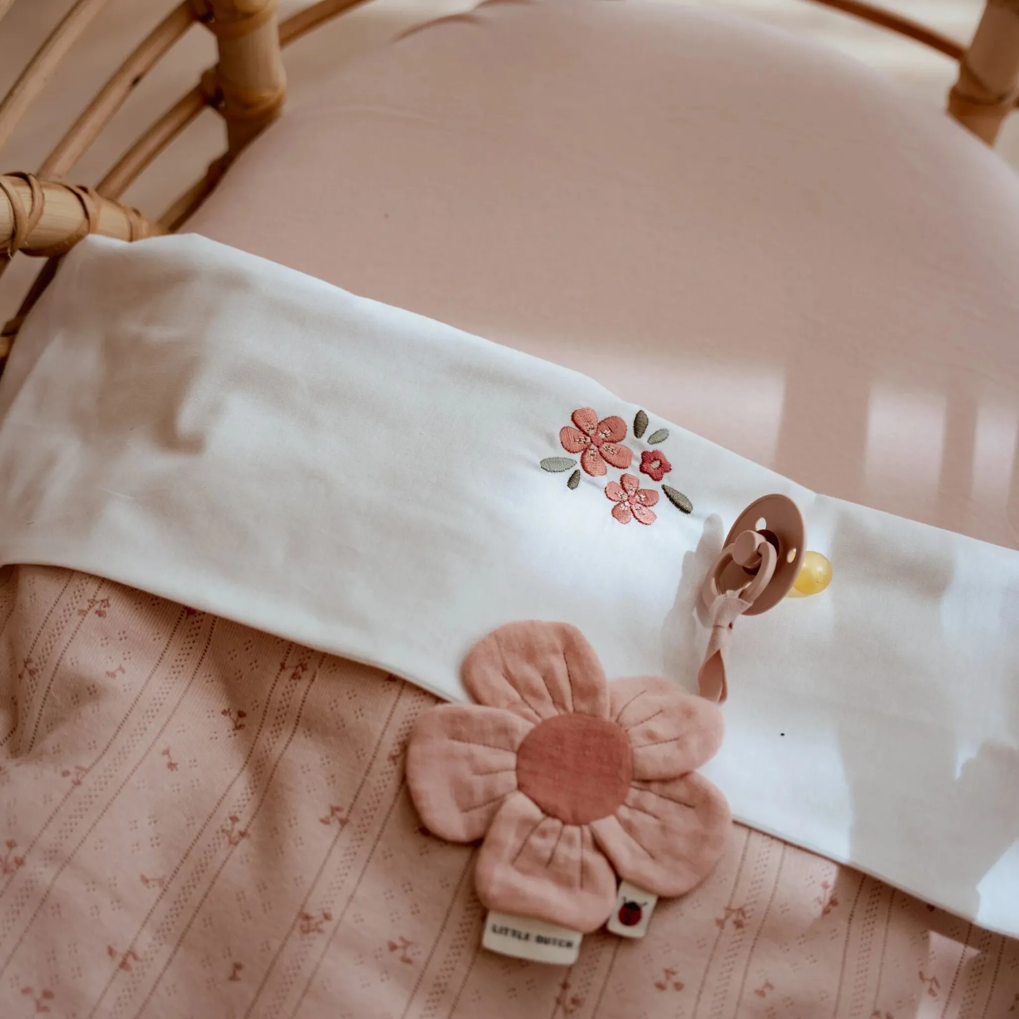 Little Dutch Cradle fitted sheet - Pink - Essentials Discount