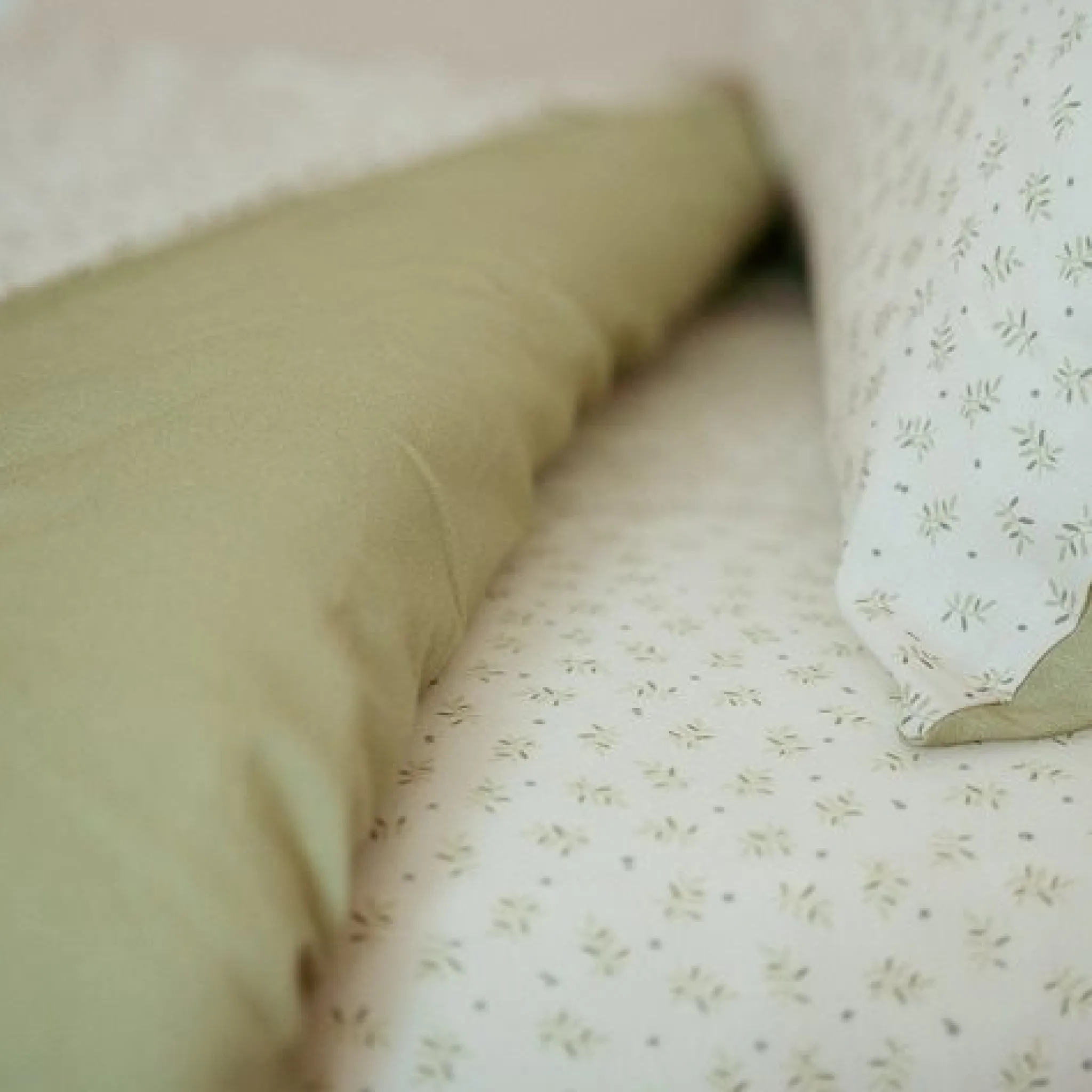 Little Dutch Crib duvet cover - Green - Essentials - Blueberry Leaves Hot