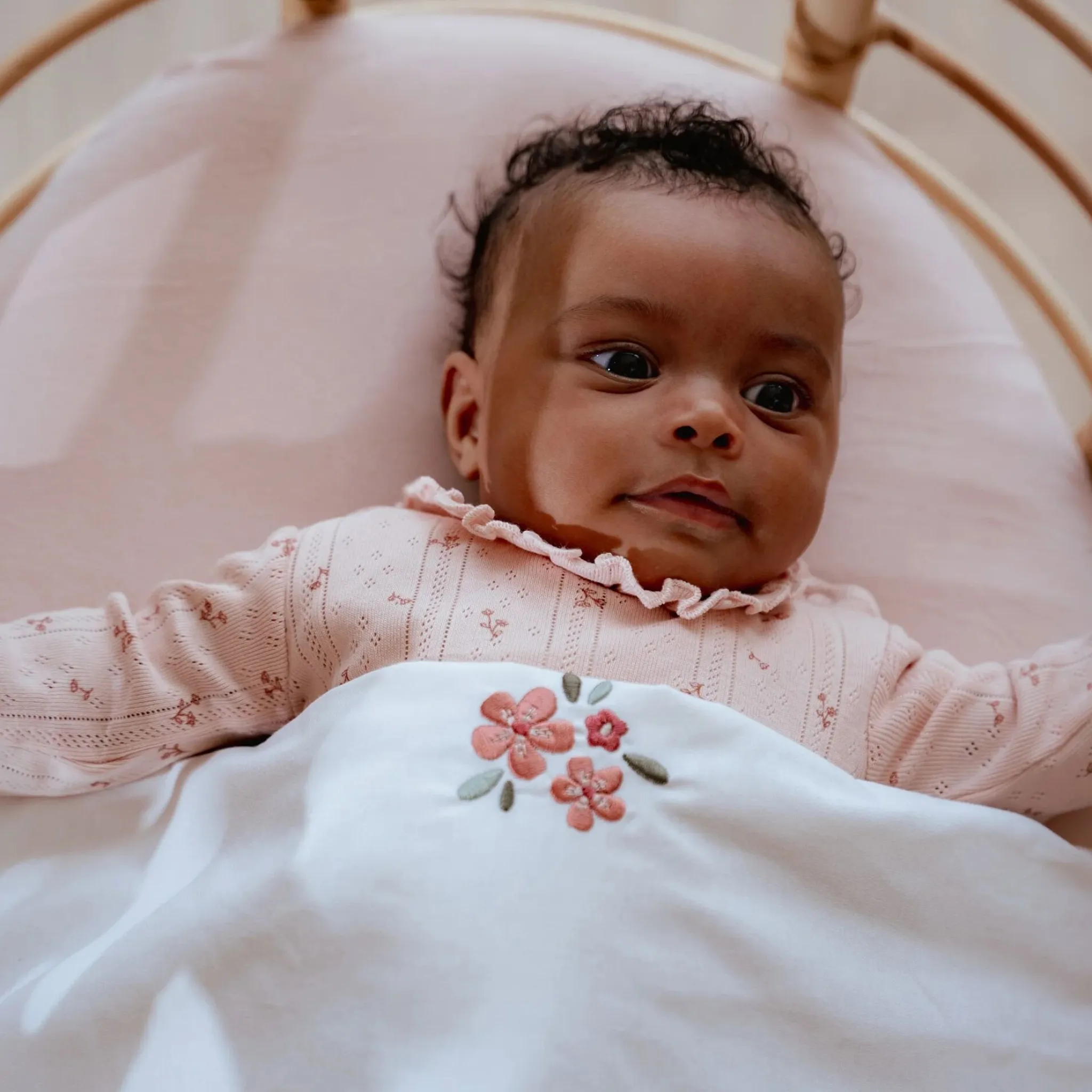 Little Dutch Crib fitted sheet – Pink – Essentials Sale