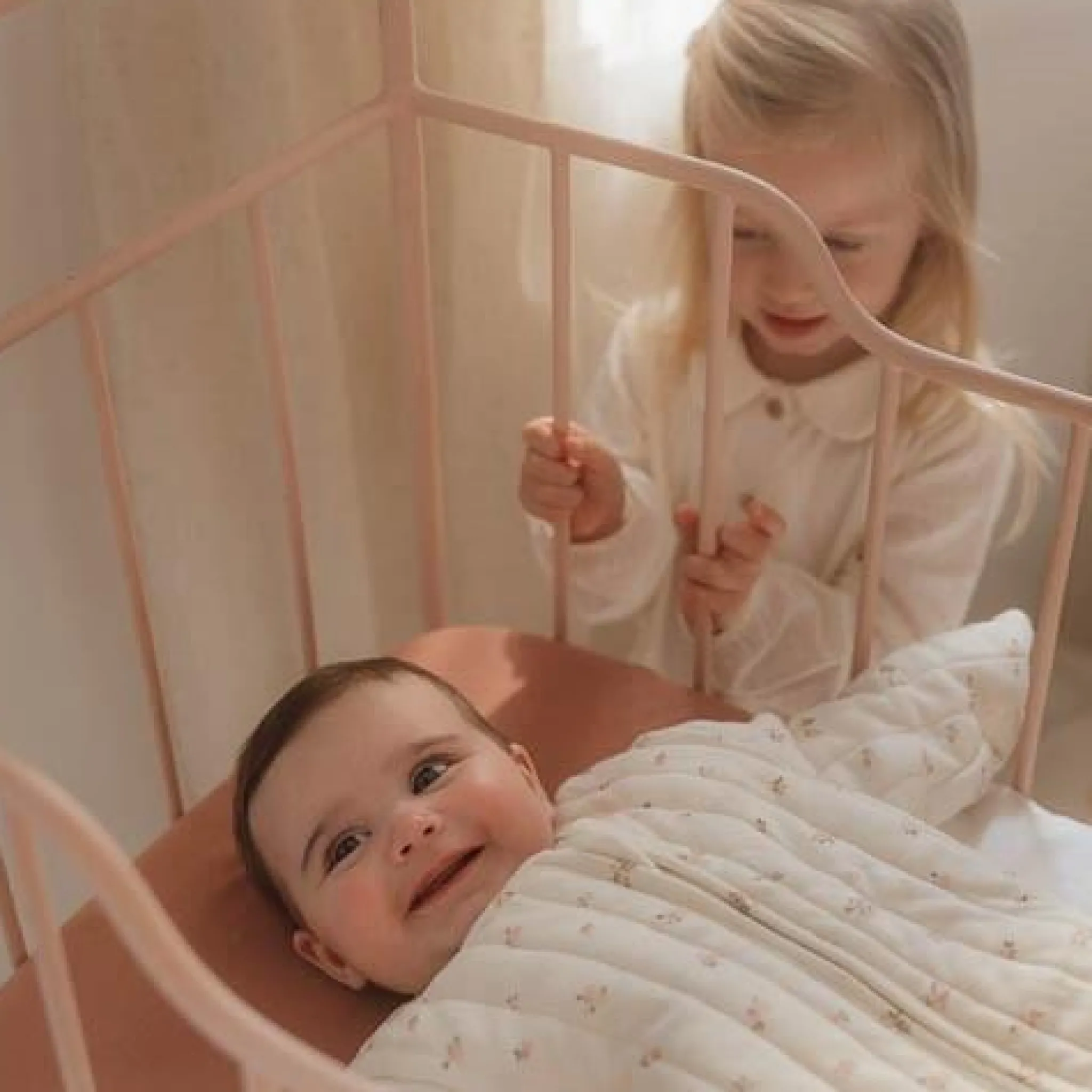 Little Dutch Crib fitted sheet - Pink - Essentials Hot