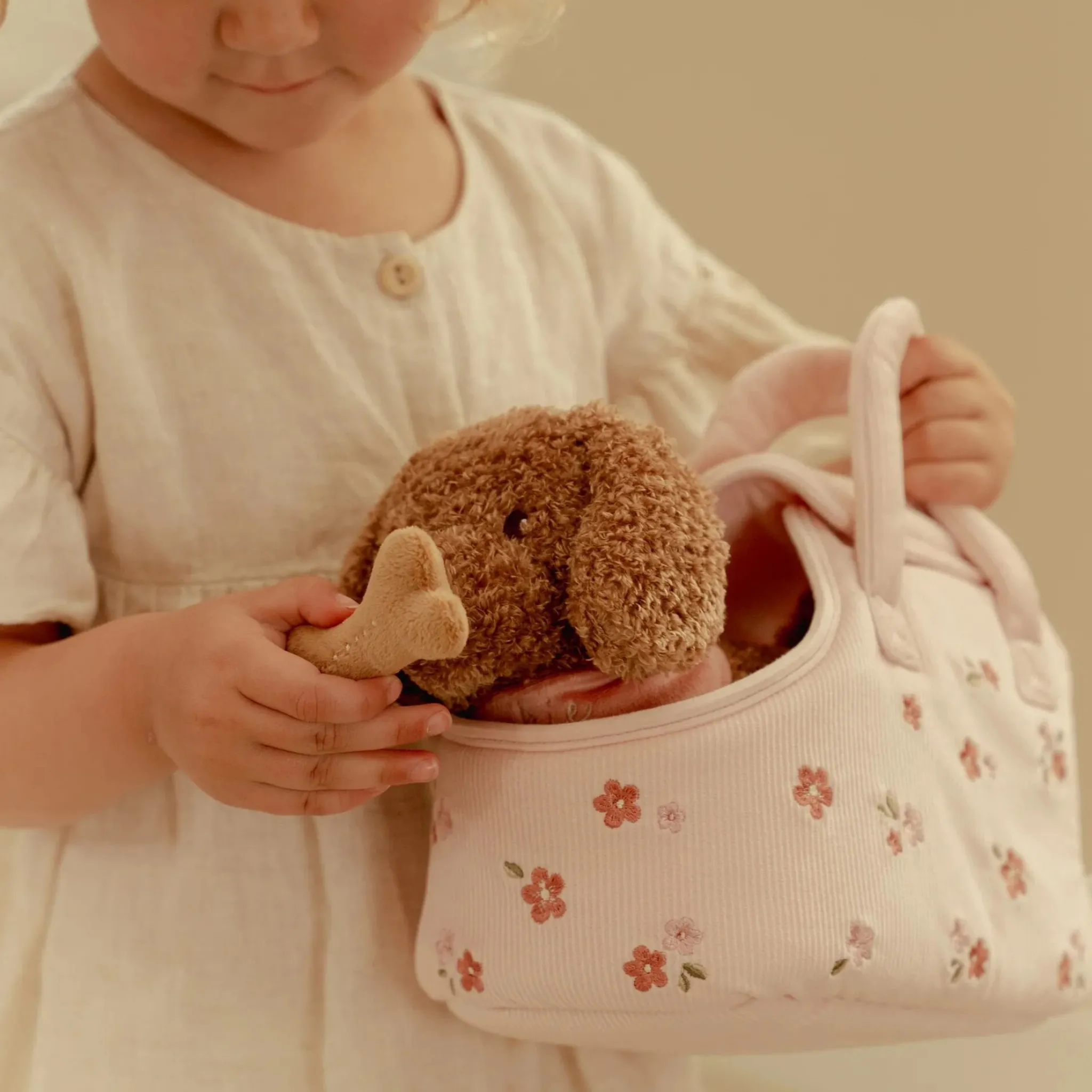Little Dutch Cuddle dog in bag – Pink – Essentials New