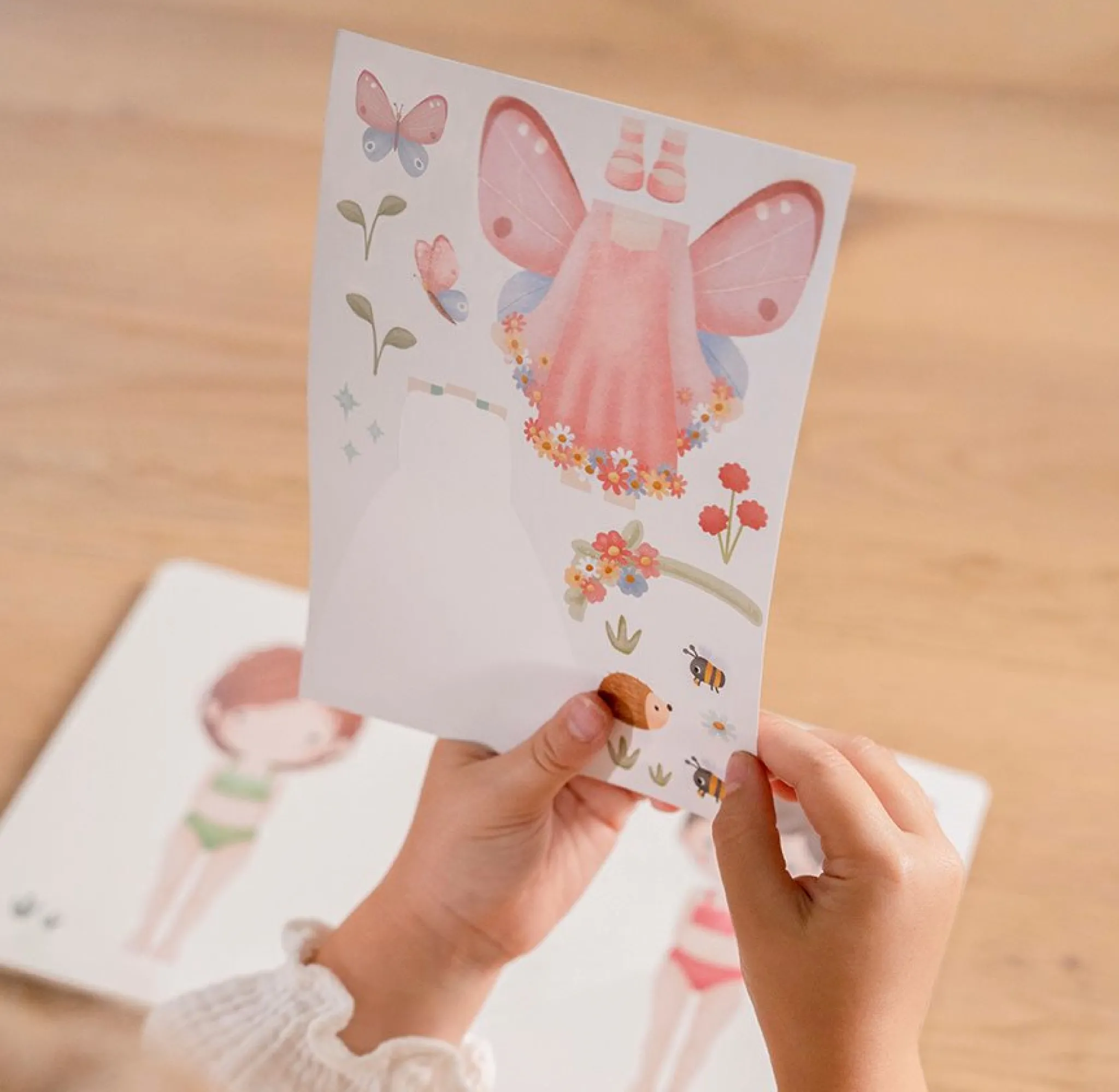 Little Dutch Dressing and sticker book Rosa & Friends