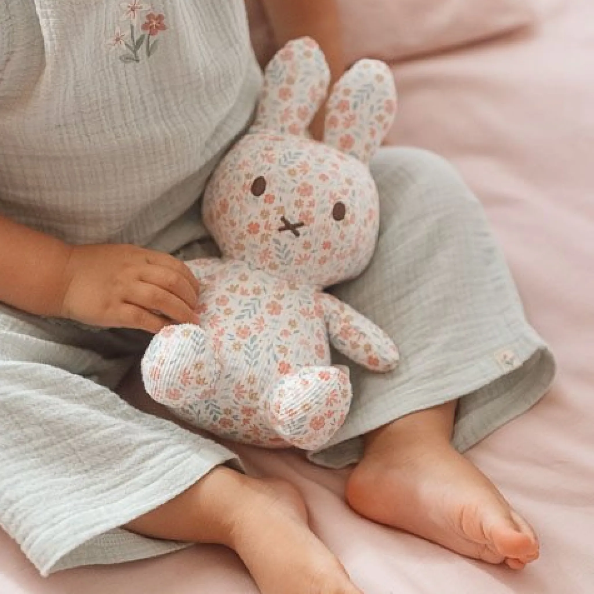 Little Dutch miffy cuddle all-over print 20 cm - Pink - Lucky Blossom Best