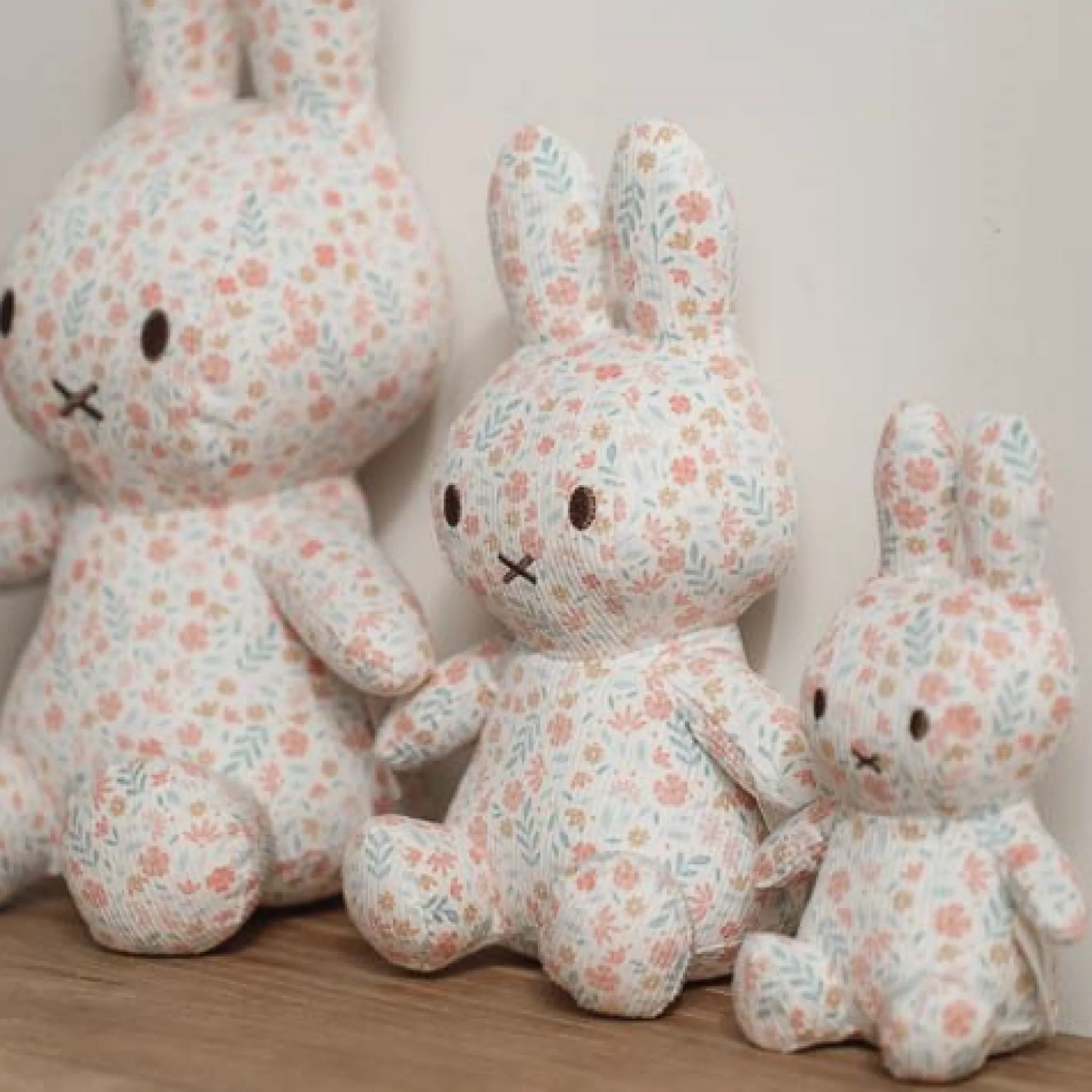 Little Dutch miffy cuddle all-over print 30 cm - Pink - Lucky Blossom Clearance