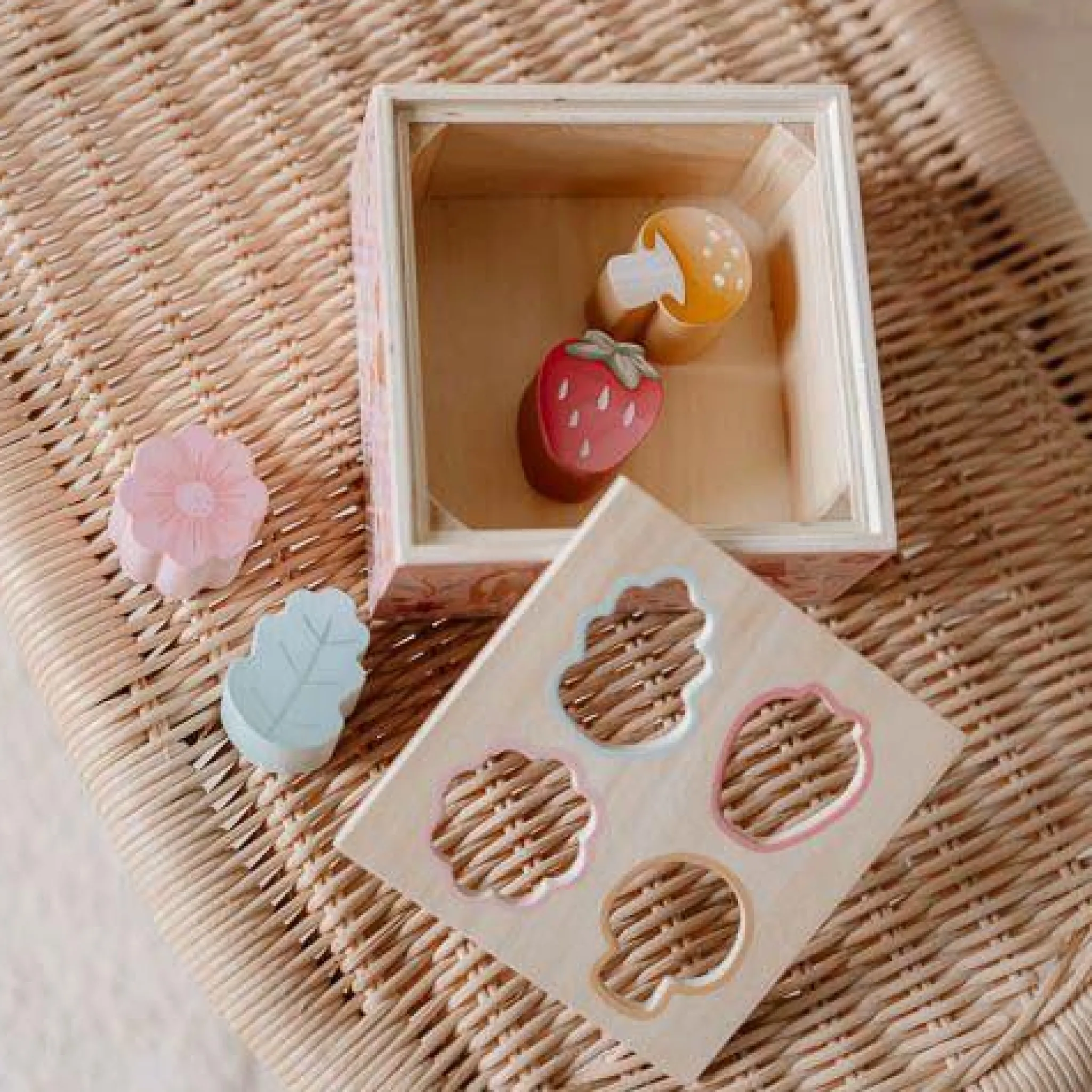 Little Dutch Shape sorter - Pink - Fairy Garden Hot