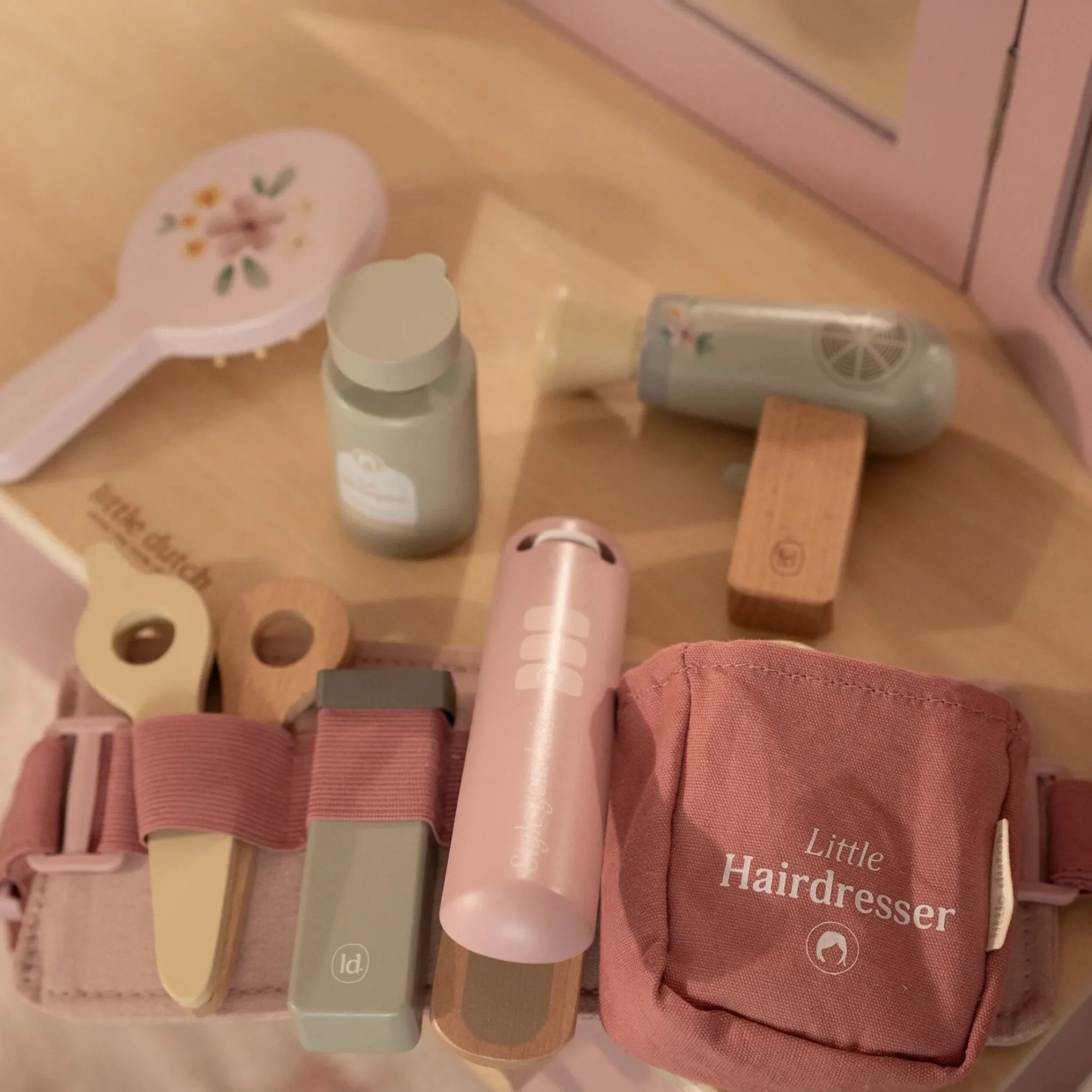 Little Dutch Wooden barber set – Pink – Essentials Clearance