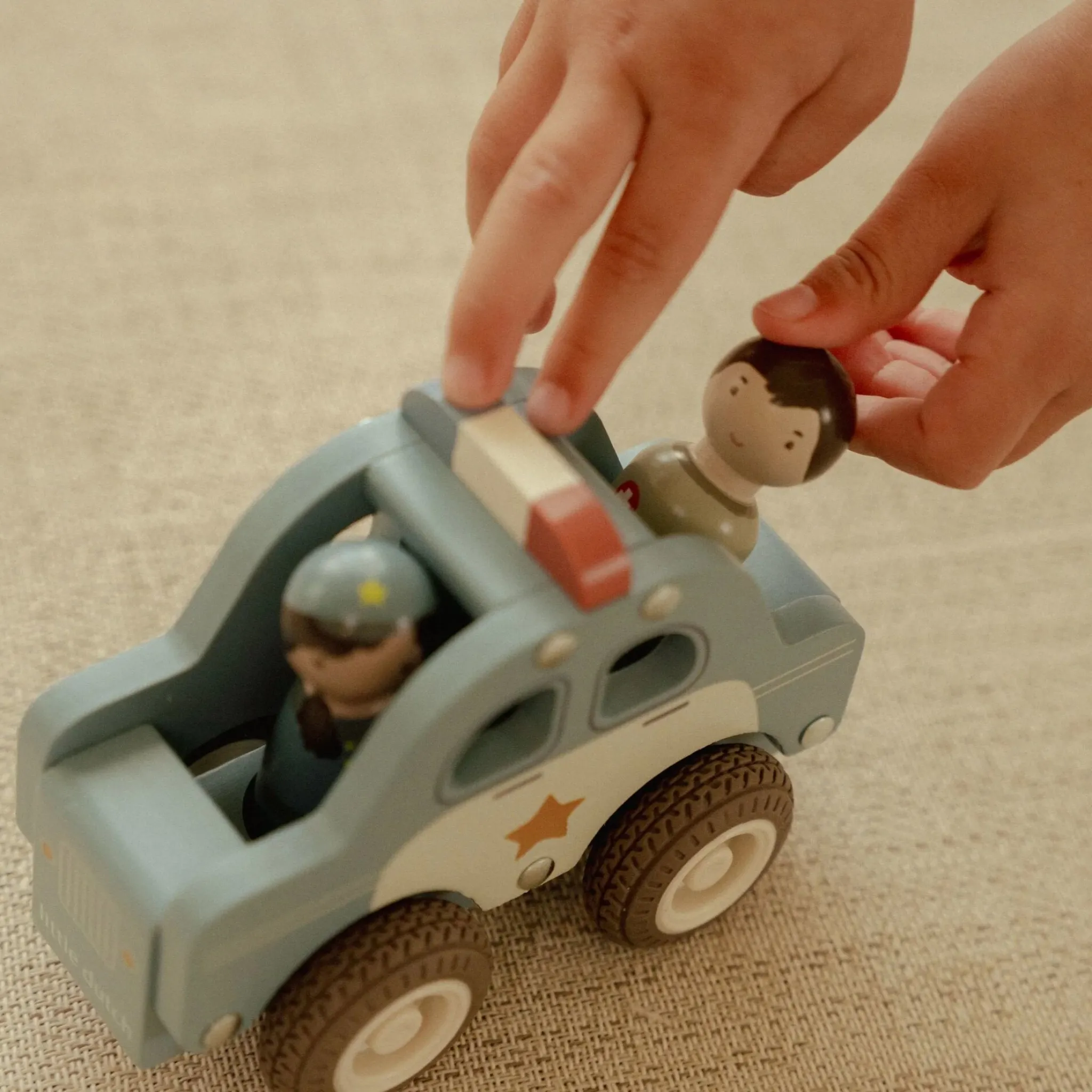 Little Dutch Wooden police car – Blue – Essentials Outlet